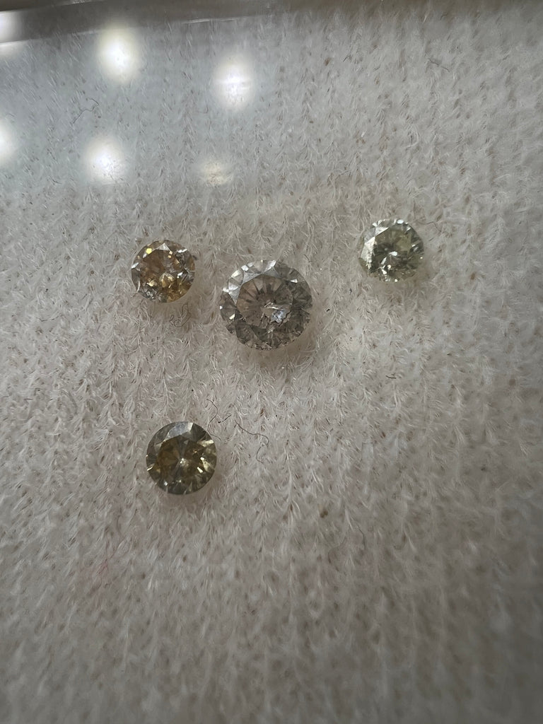 0.47ct 4 x low quality rounds